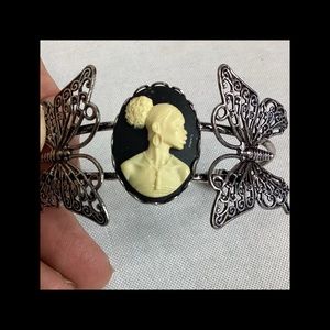 Elegant Black and Cream Cameo Bracelet